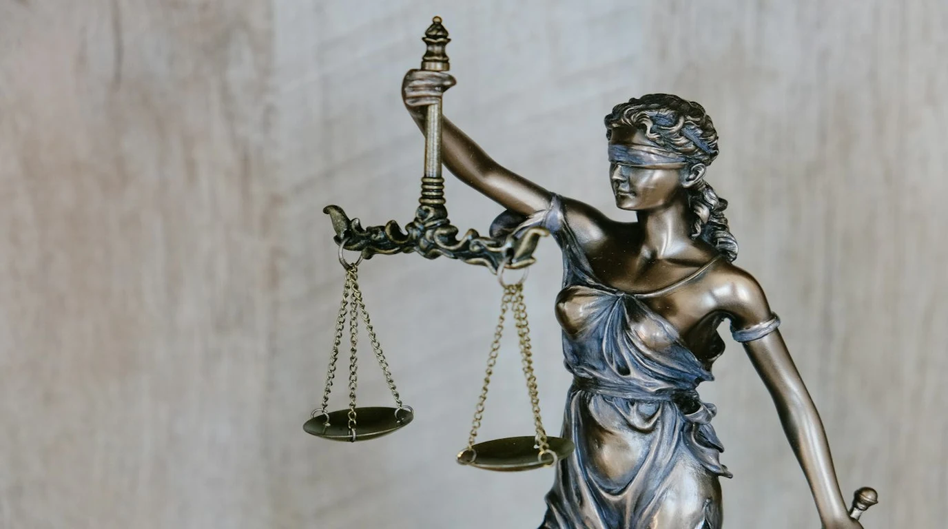 Balance de la justice et preuve juridique pour services de detective prive au Nouveau-Brunswick